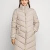 JDYFINNO LONG PADDED JACKET - Veste D'hiver - Simply Taupe 2 JDYFINNO LONG PADDED JACKET - Veste D'hiver - Simply Taupe -Promos JDY Boutique a083fe715dd84aa8ba95710876a13a13