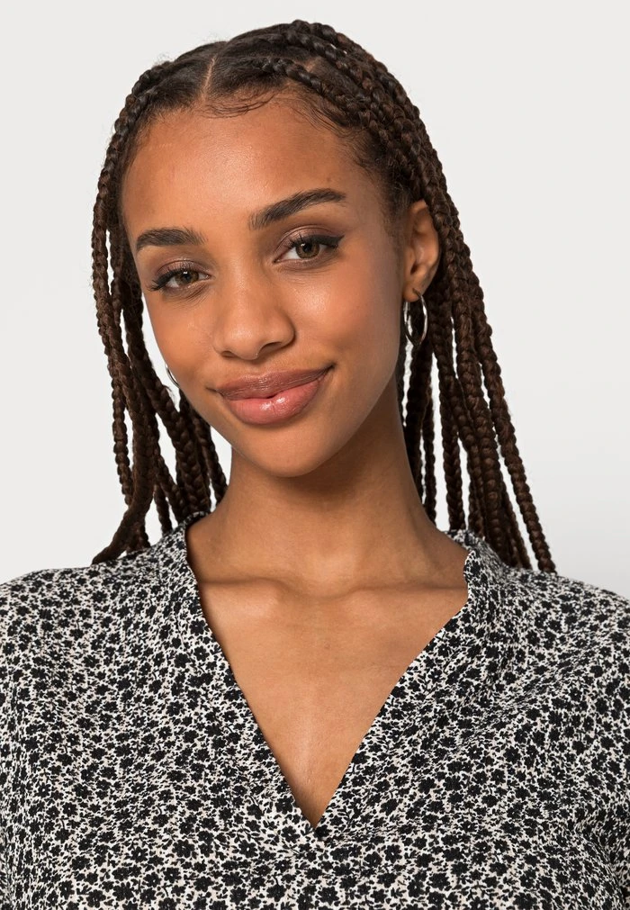 JDYLOTUS V NECK TOP - T-shirt Basique - Cloud Dancer 7 JDYLOTUS V NECK TOP - T-shirt Basique - Cloud Dancer – Image 5