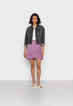 JDYMARIA SHORT WRAP SKIRT - Jupe Trapèze - Cloud Dancer/fuchsia Pink 8 JDYMARIA SHORT WRAP SKIRT - Jupe Trapèze - Cloud Dancer/fuchsia Pink -Promos JDY Boutique abcd689cbea34ca2899422cf8795c19b