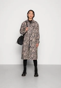 JDY UMALA LONG CHECK JACKET - Manteau Classique - Portabella Detail Black -Promos JDY Boutique af5f7654b64847c2b103cfd136acb21f