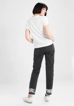 JDYCATHINKA - T-shirt Basique - Cloud Dancer 9 JDYCATHINKA - T-shirt Basique - Cloud Dancer -Promos JDY Boutique b2c2523fe9934526a325bc2f6650d1d6