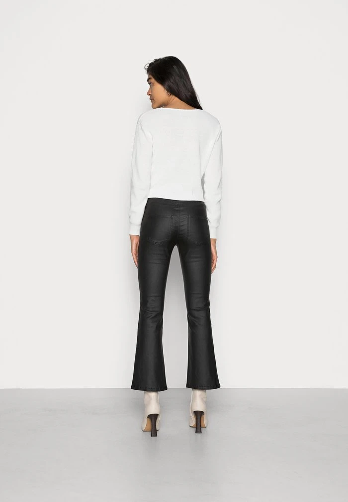 JDYNEWTHUNDER CROP FLARE PANT - Pantalon Classique - Black 5 JDYNEWTHUNDER CROP FLARE PANT - Pantalon Classique - Black – Image 3