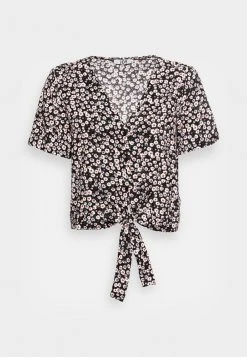 JDY Blouse - Black 10 JDY Blouse - Black -Promos JDY Boutique c2c30b9a38044bd1b69a3e4951bfa4f5