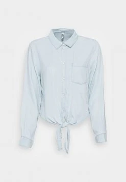JDYJASPER LIFE KNOT - Blouse - Light Blue Denim 10 JDYJASPER LIFE KNOT - Blouse - Light Blue Denim -Promos JDY Boutique c5da49739b534713ad5a7a97690b4c6b