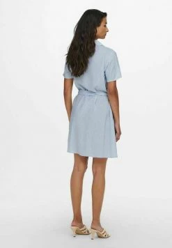 JDY Robe Chemise - Cashmere Blue 10 JDY Robe Chemise - Cashmere Blue -Promos JDY Boutique c88aa57fe9954219a9f1196e256cd5e6