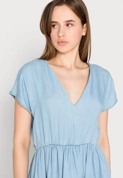 JDYAMY LIFE LAYER DRESS - Robe En Jean - Light Blue Denim 11 JDYAMY LIFE LAYER DRESS - Robe En Jean - Light Blue Denim -Promos JDY Boutique ce3eb2c5bdf643f4a22c0ad5b6eb90d0