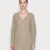 JDYWENDY V NECK DRESS - Robe Pull - Taupe 1 JDYWENDY V NECK DRESS - Robe Pull - Taupe -Promos JDY Boutique d0908174ece6459e887a073f595c9b03