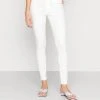 JDY Jeans Skinny - White 1 JDY Jeans Skinny - White -Promos JDY Boutique d23841d34800449c871ae5169ccd263a