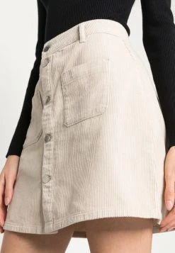 JDY SHIRAZ - Jupe Trapèze - Moonbeam 11 JDY SHIRAZ - Jupe Trapèze - Moonbeam -Promos JDY Boutique d4658eccf3fe4f60b9dc255b58c9f92e