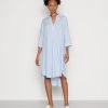 JDYHARBOUR KAFTAN DRESS - Robe De Jour - Cloud Dancer Della Rubbia Blue 2 JDYHARBOUR KAFTAN DRESS - Robe De Jour - Cloud Dancer Della Rubbia Blue -Promos JDY Boutique d4726f7195a84bd98f8dc7f4592efb3f
