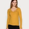 JDYFRANSISKA V NECK - T-shirt à Manches Longues - Harvest Gold 1 JDYFRANSISKA V NECK - T-shirt à Manches Longues - Harvest Gold -Promos JDY Boutique d57697ff87fb4db8af1247329e8b858e