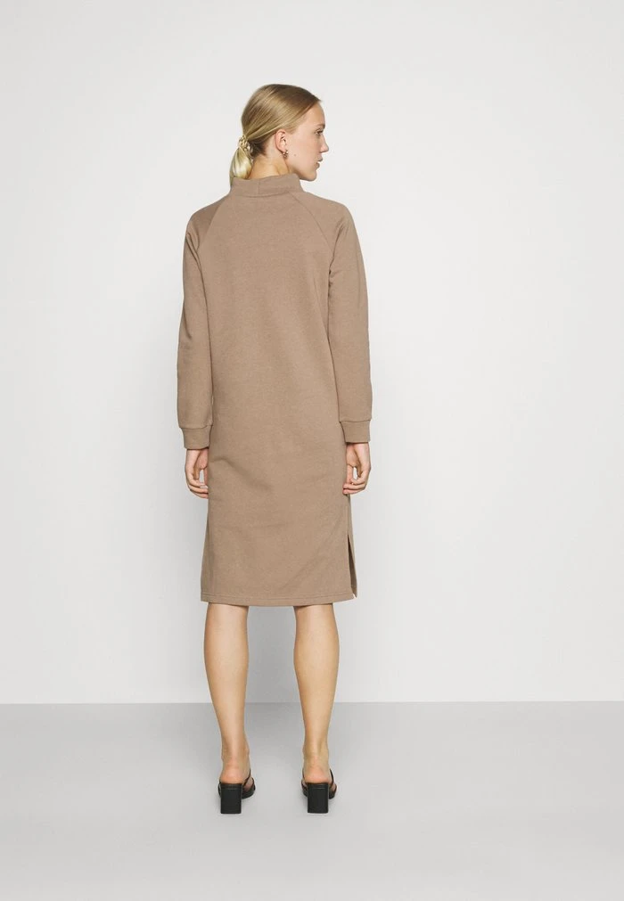 JDYLUCY LIFE L S RAGLAN SWEAT - Robe De Jour - Portabella 5 JDYLUCY LIFE L S RAGLAN SWEAT - Robe De Jour - Portabella – Image 3