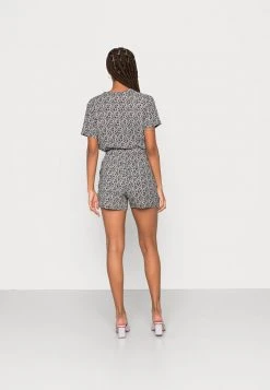 JDY LOTUS SHORTS - Short - Cloud Dancer/black -Promos JDY Boutique e20f22a4802f48cc9f2117ea03d0aa6e