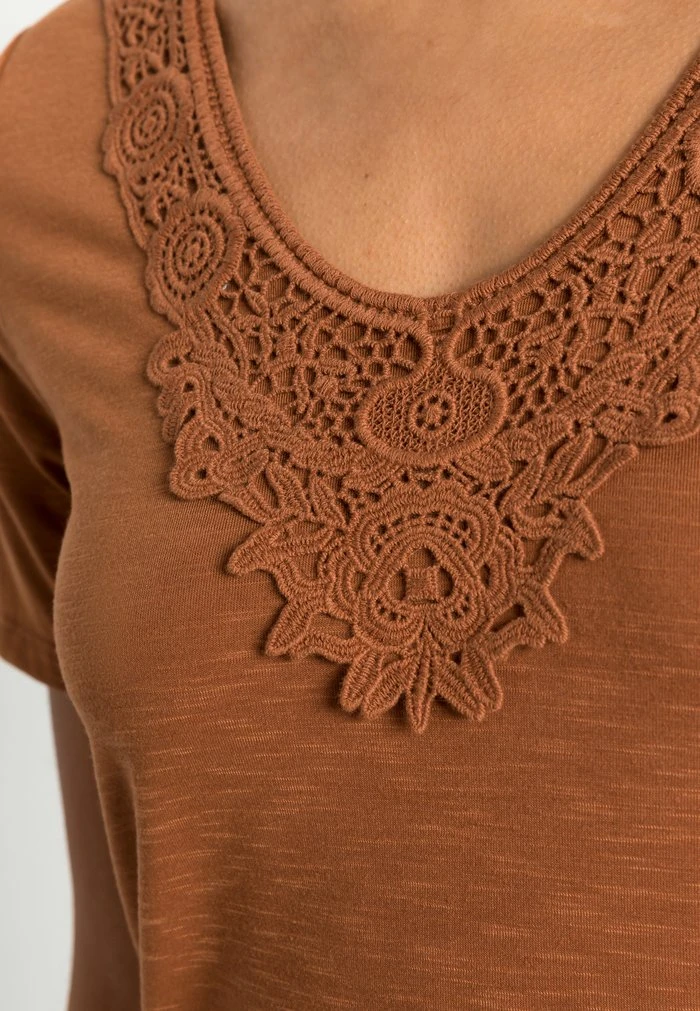 JDYDODO LACE - T-shirt Basique - Argan Oil 7 JDYDODO LACE - T-shirt Basique - Argan Oil – Image 5