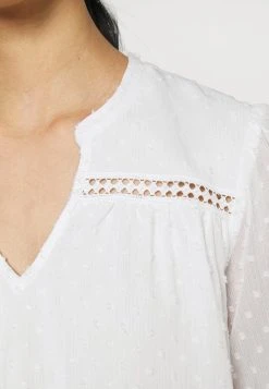 JDY Blouse - Cloud Dancer -Promos JDY Boutique eae19394bdfe43aa96a5d917352aa6b5