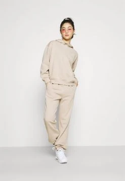 JDYCATIE LIFE SET - Sweatshirt - Simply Taupe 11 JDYCATIE LIFE SET - Sweatshirt - Simply Taupe -Promos JDY Boutique eb35a4d212a54b2cbf37fa05fb9c8c91