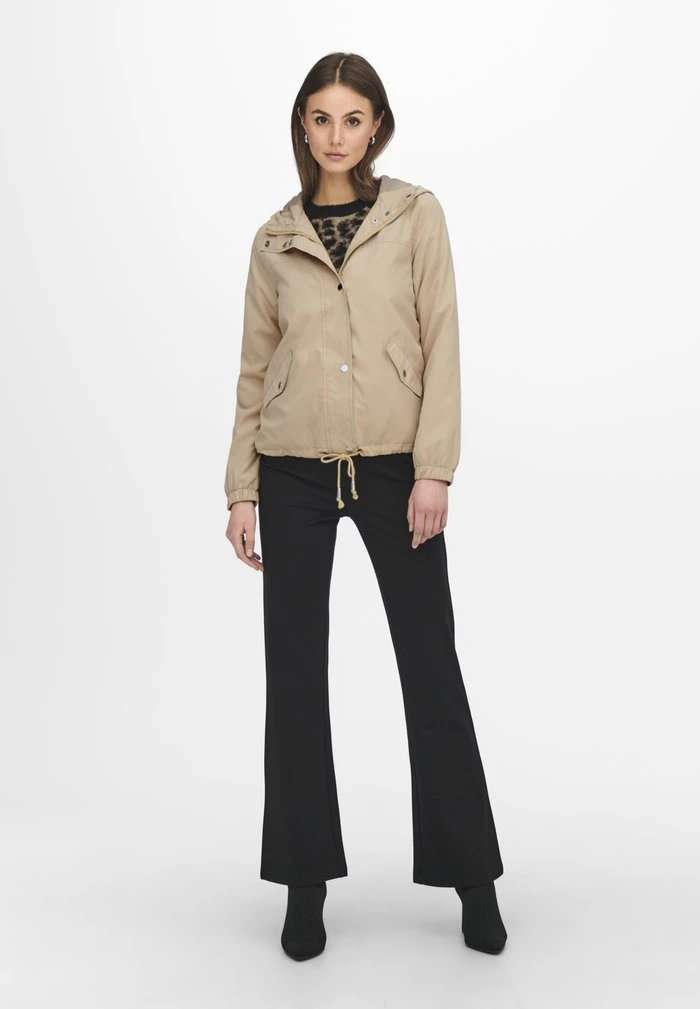 JDYNEWHAZEL SHINE JACKET - Veste Légère - Sand 4 JDYNEWHAZEL SHINE JACKET - Veste Légère - Sand – Image 2