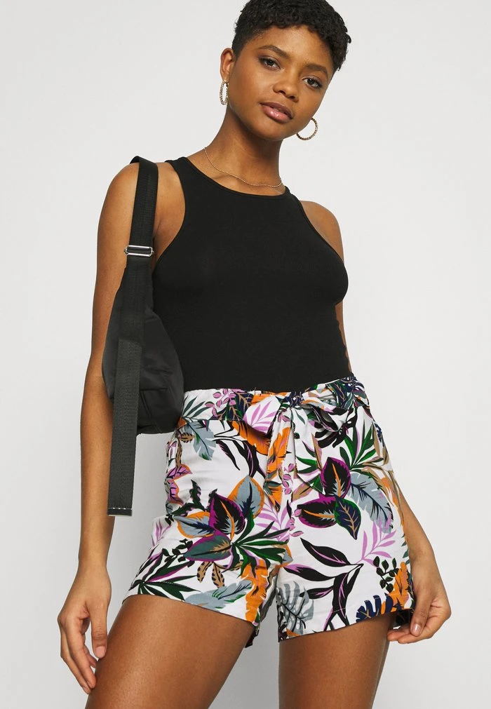 JDYSTAAR LIFE - Short - Cloud Dancer/jungle 6 JDYSTAAR LIFE - Short - Cloud Dancer/jungle – Image 4