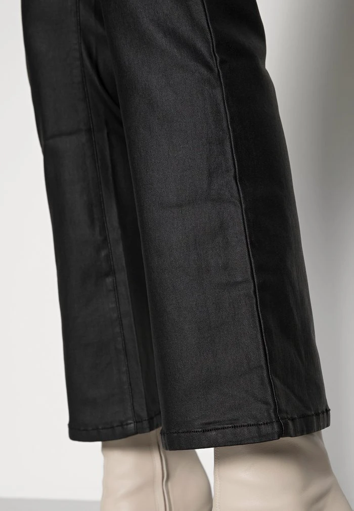 JDYNEWTHUNDER CROP FLARE PANT - Pantalon Classique - Black 7 JDYNEWTHUNDER CROP FLARE PANT - Pantalon Classique - Black – Image 5