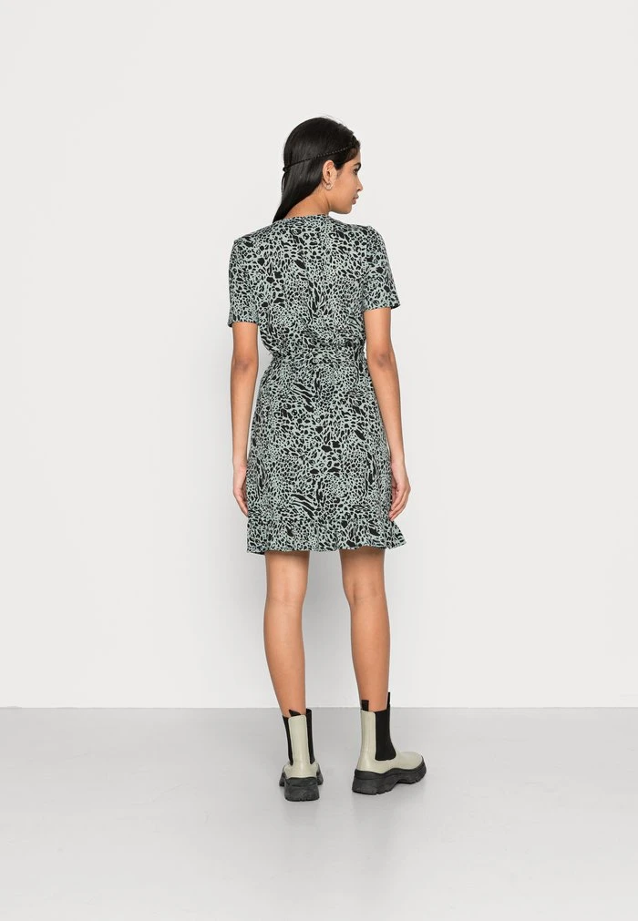 JDYSUE WRAP DRESS - Robe En Jersey - Chinois Green/black Leo 5 JDYSUE WRAP DRESS - Robe En Jersey - Chinois Green/black Leo – Image 3