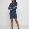 JDYSANNA DRESS - Robe En Jean - Medium Blue Denim 2 JDYSANNA DRESS - Robe En Jean - Medium Blue Denim -Promos JDY Boutique f7e6ee9bf4894313ae803e4ae820736f
